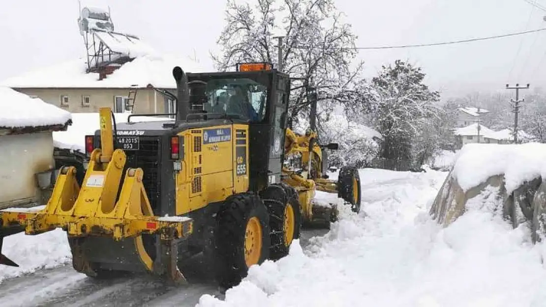 Muğla'nın yüksek kesimlerinde kar mücadelesi