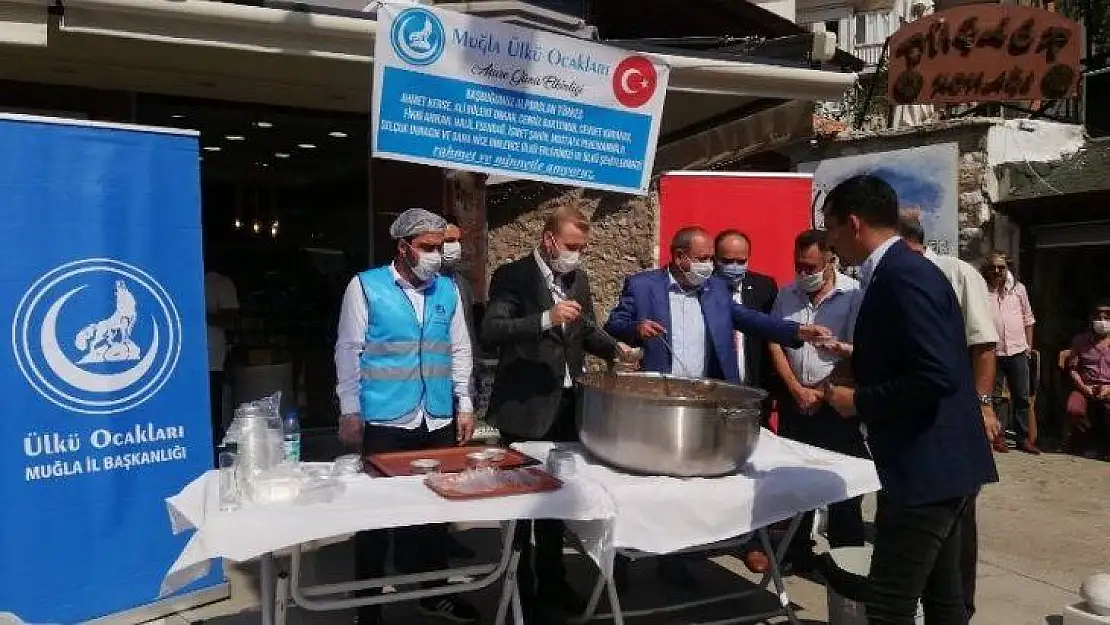 Muğla Ülkü Ocakları'ndan Aşure İkramı