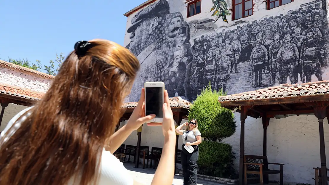 Mural Resim Çalışmasına Vatandaşlardan Yoğun İlgi