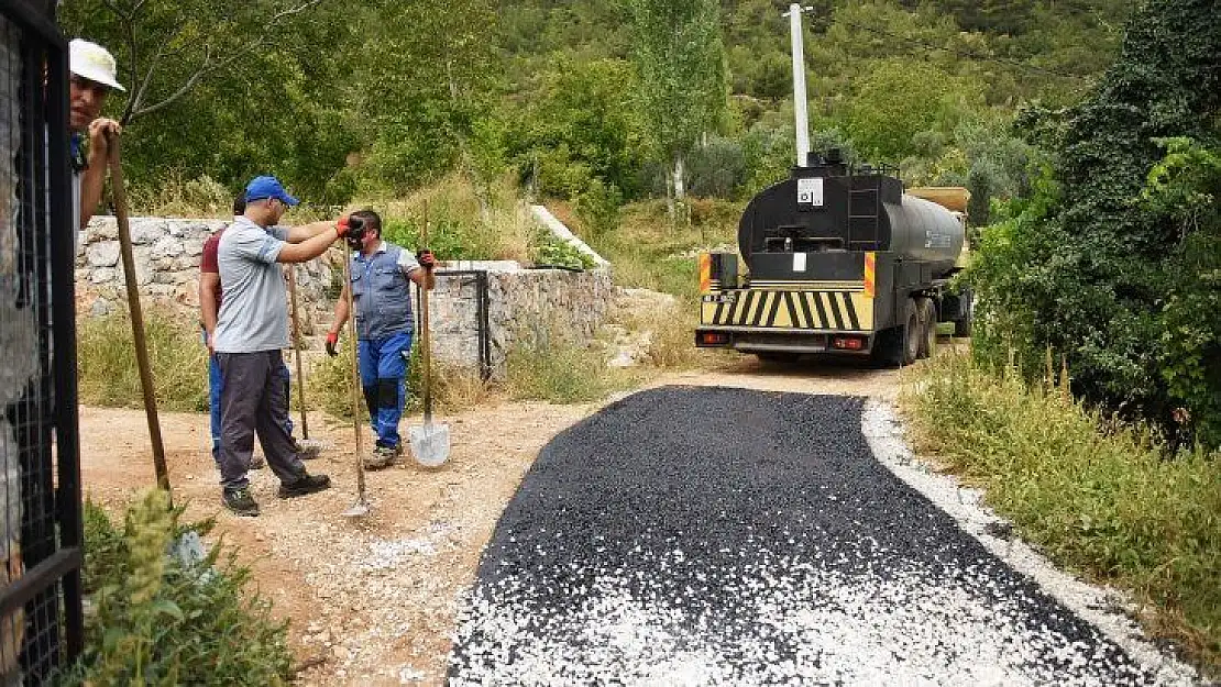 Nif Mahallesi'nde Yoğun Asfalt Mesaisi