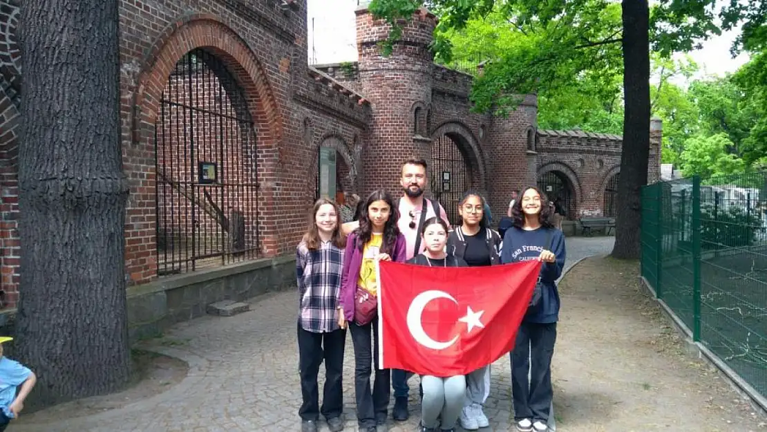 Öğrenciler Polonya'daki Eğitimlerini Tamamladı