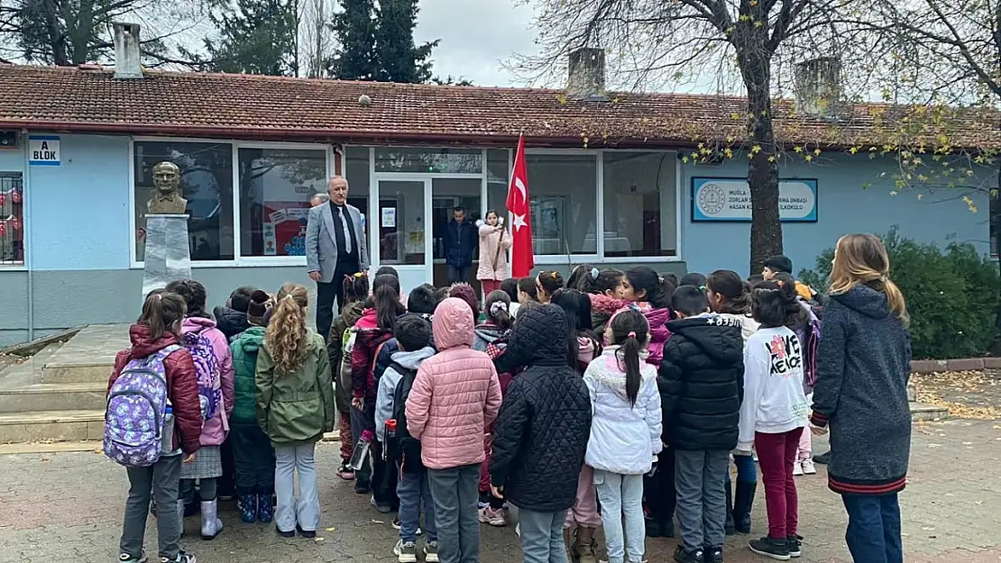 Öğrenciler, şehitler için saygı duruşunda bulundu