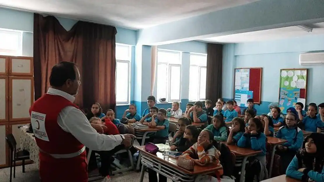 Öğrencilere Türk Kızılayı'nı tanıttılar