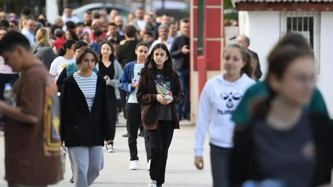 Öğrencilerin LGS sınav heyecanı başladı