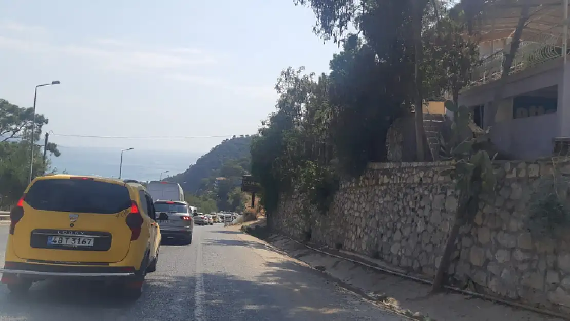 ÖLÜDENİZ'DE TRAFİK YOĞUNLUĞU