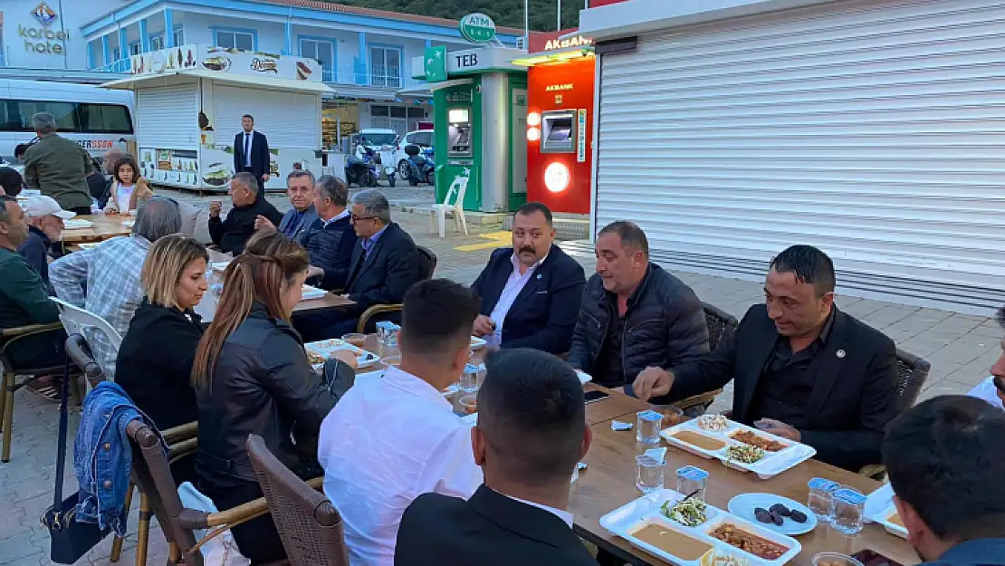 Ölüdeniz turizmcilerinden iftar yemeği