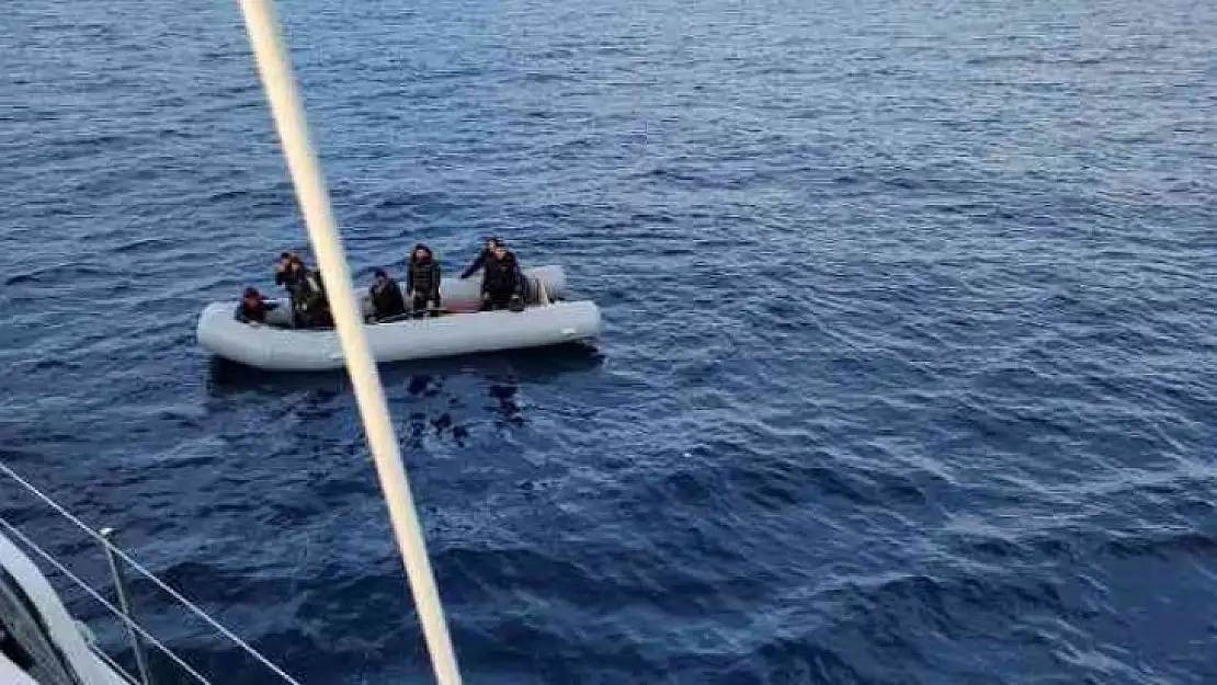 Ölüme terk edilen 46 düzensiz göçmen kurtarıldı