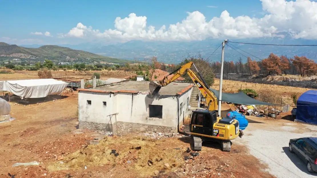 Orman yangınında evleri yanan Büküm ailesi, yeni evlerine kavuştu