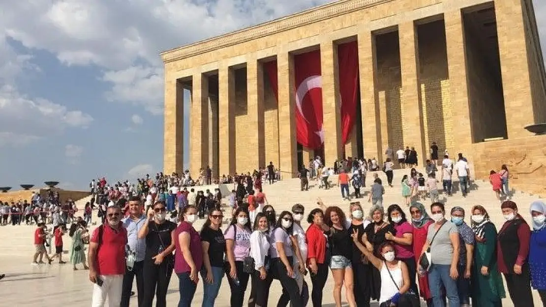 Orman yangınlarında gönüllü mücadele eden kadınlardan Anıtkabir ziyareti