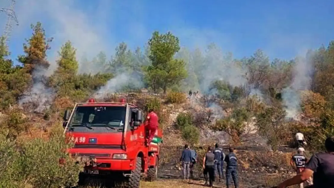 Ormanlık alana sıçrayan yangın söndürüldü