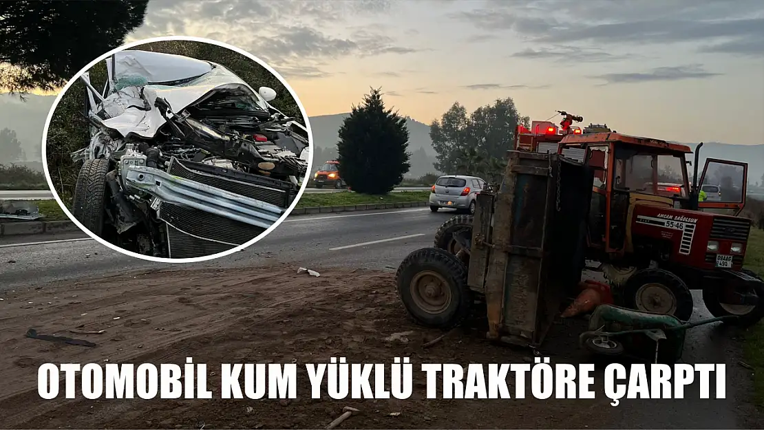 Otomobil kum yüklü traktöre çarptı