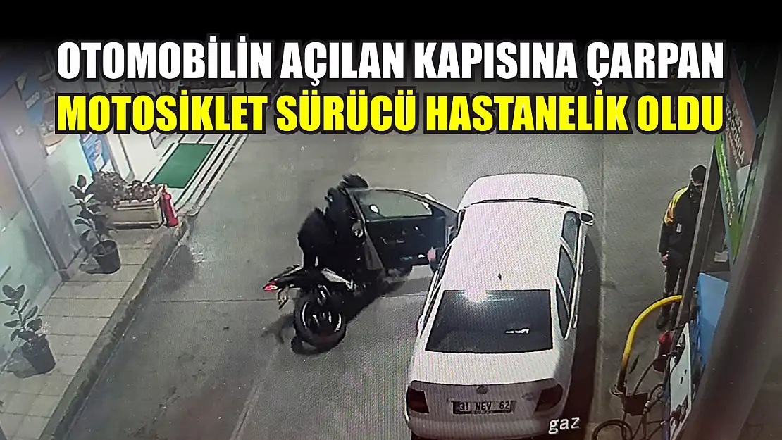 Otomobilin açılan kapısına çarpan motosiklet sürücü hastanelik oldu