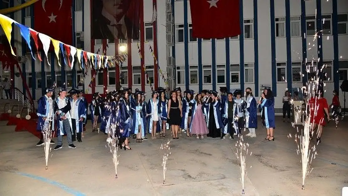 Özel Fethiye'de Mezuniyet Sevinci