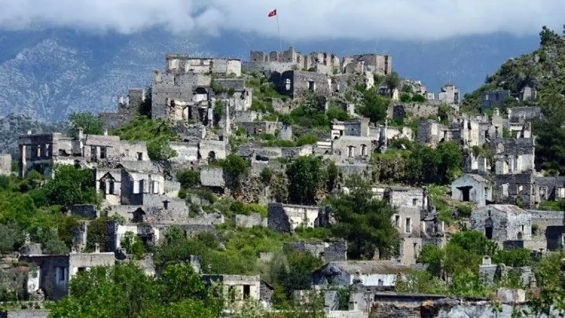 Pandemiye rağmen Kayaköy'e ziyaretçi akını