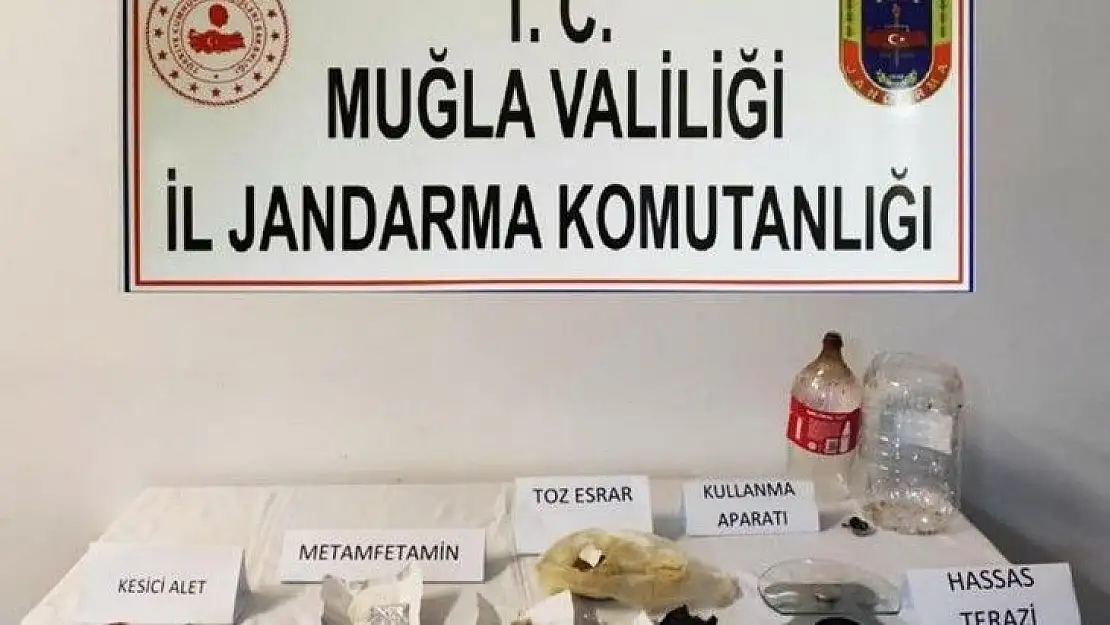 Pansiyonda esrar ticaretine 4 gözaltı