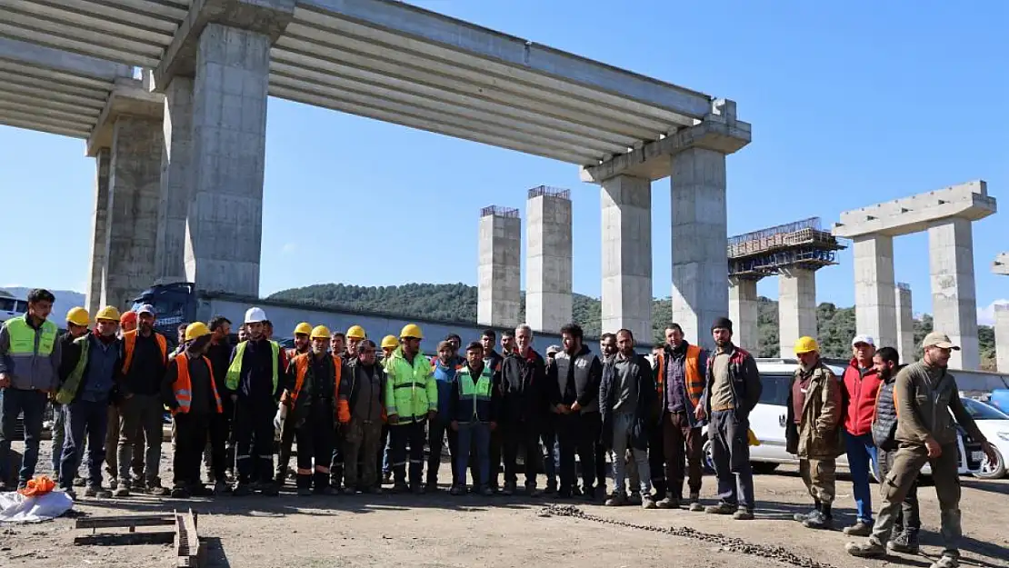 Parasını alamayan otoban işçileri greve başladı!