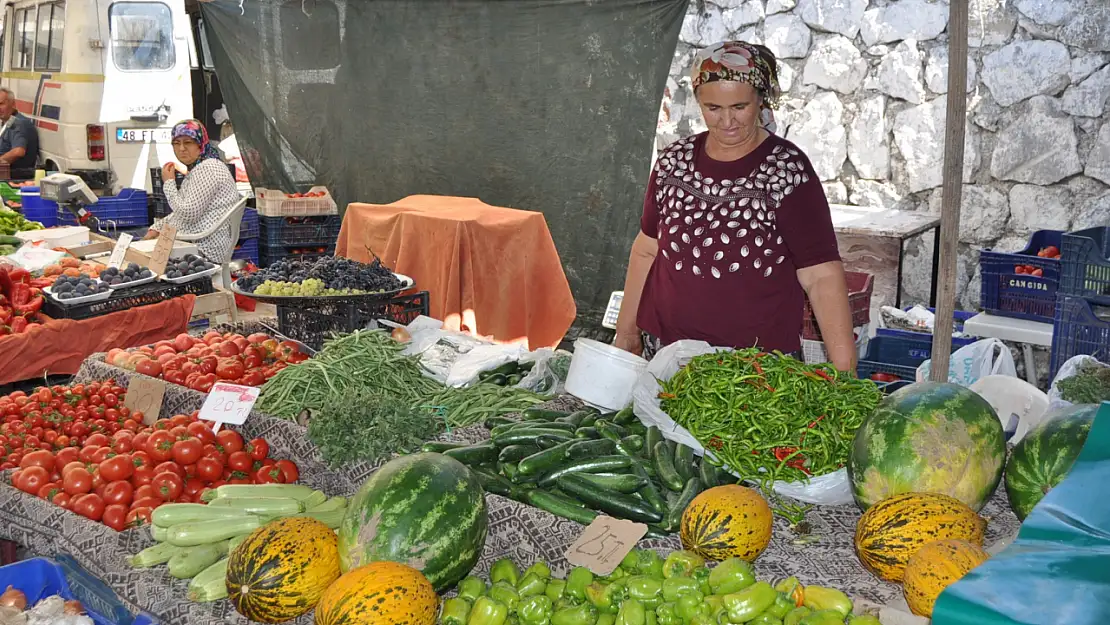 Pazar Esnafı Maliyetlerden Dolayı Zararına Satış Yapıyor