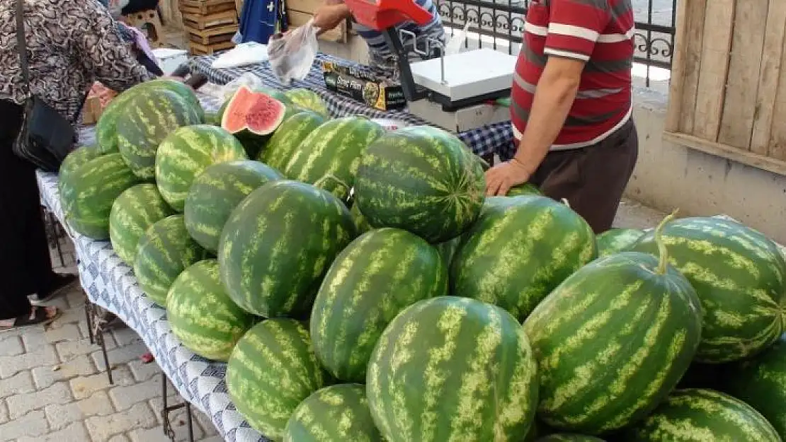 Pazar yoğunluğu devam ediyor