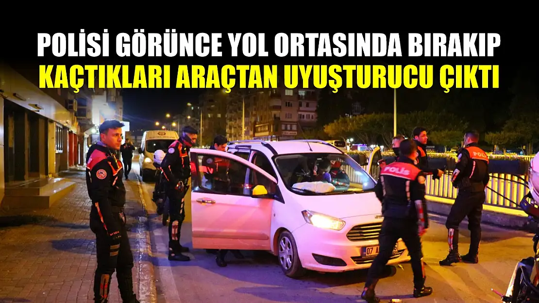 Polisi görünce yol ortasında bırakıp kaçtıkları araçtan uyuşturucu çıktı