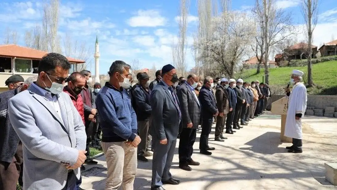 Prof. Dr. Özek, Seydikemer'de toprağa verildi