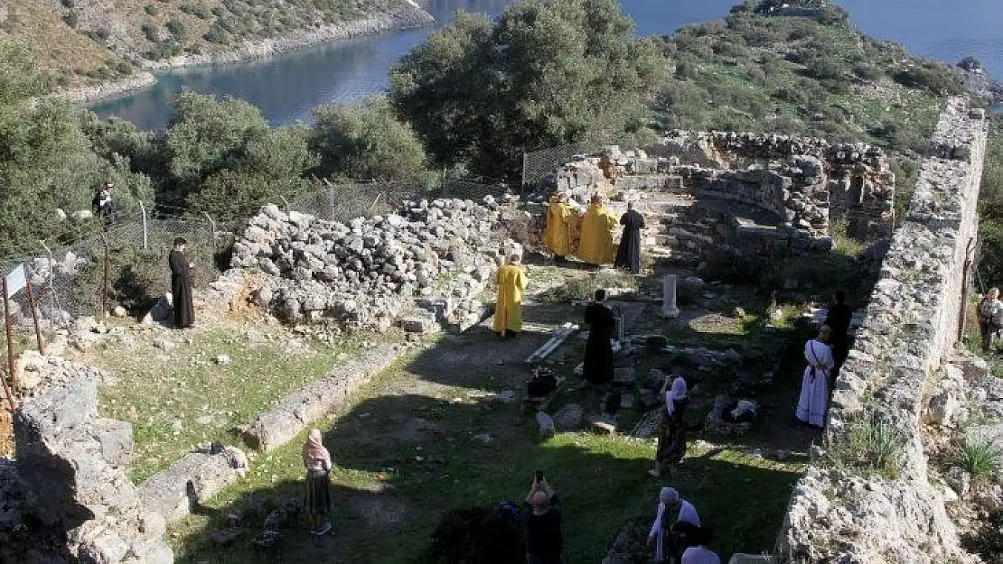 Rus Ortodoks Kilisesi temsilcileri, Fethiye'deki kilise kalıntıları arasında ayin yaptı