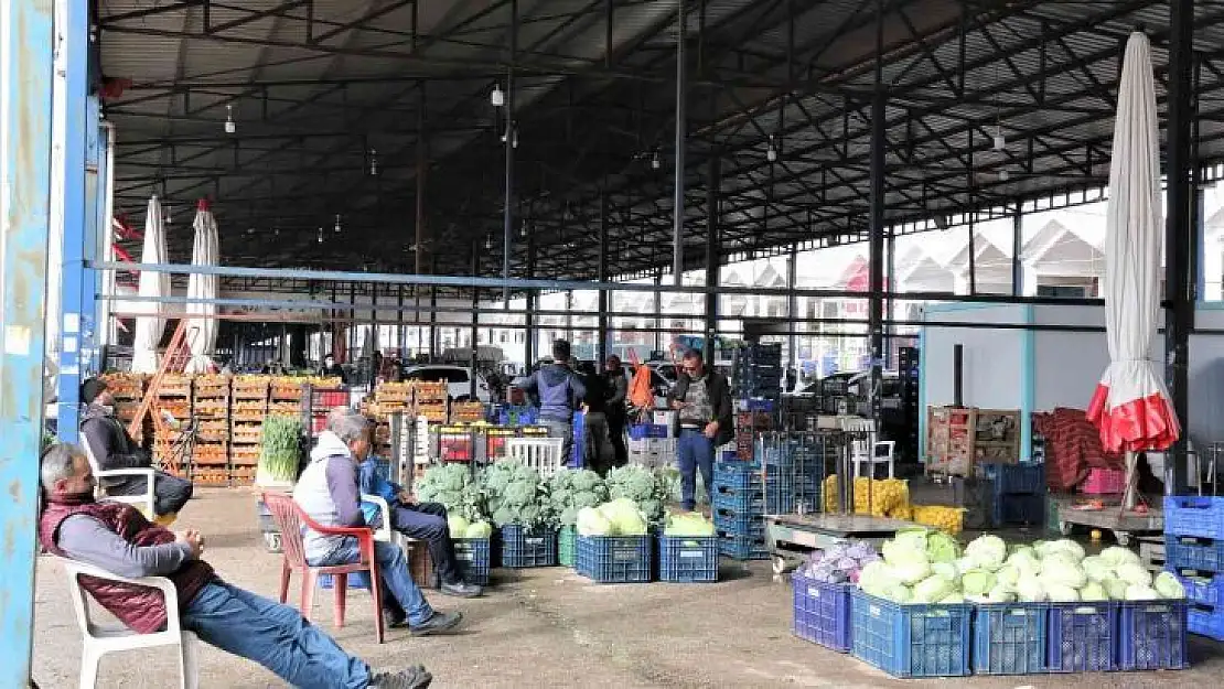 Rusya'nın Ukrayna operasyonu Antalya halinde fiyatları yüzde 50'ye yakın düşürdü