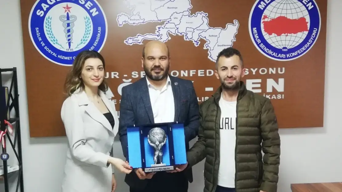 Sağlık-Sen'den SED Medya'ya anlamlı plaket