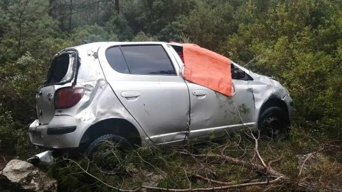 Şarampole devrilen otomobildeki 3 sağlık çalışanı yaralandı