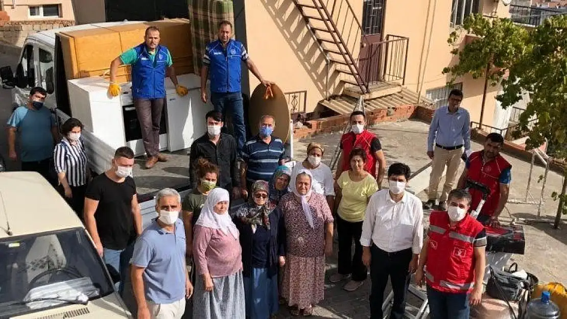 Şehit annesinin evi el birliğiyle taşındı