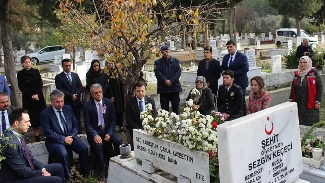 Şehit Öğretmen Kabri Başında Dualarla Yad Edildi