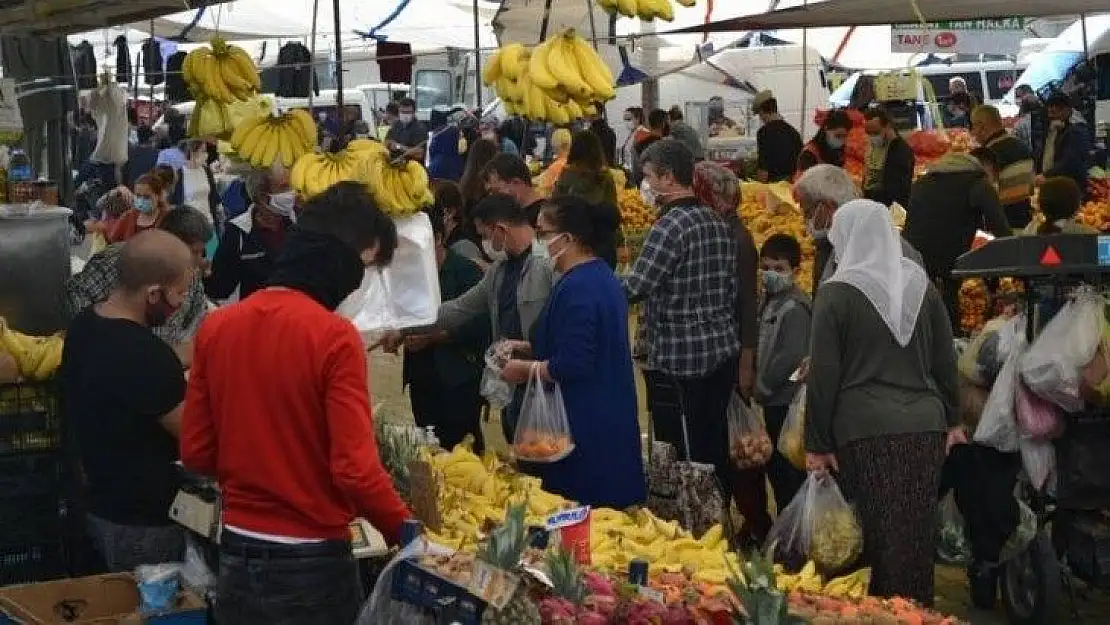 Semt pazarlarında sosyal mesafe ihlal ediliyor