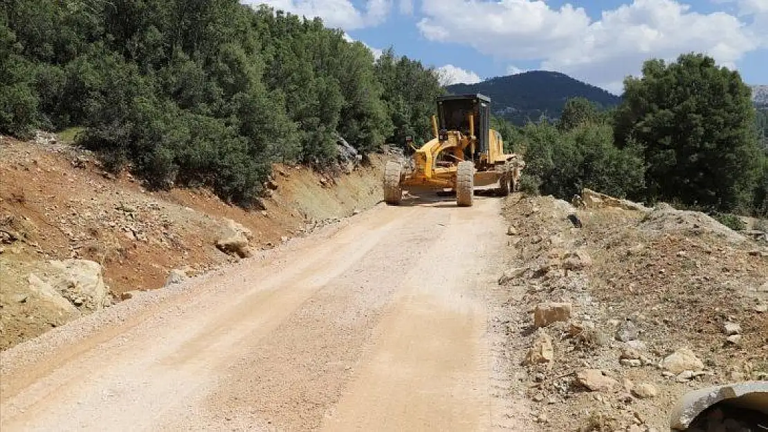 SEYDİKEMER BELEDİYESİ KIŞ AYLARI ÖNCESİ YOLLARI GÜVENLİ HALE GETİRİYOR