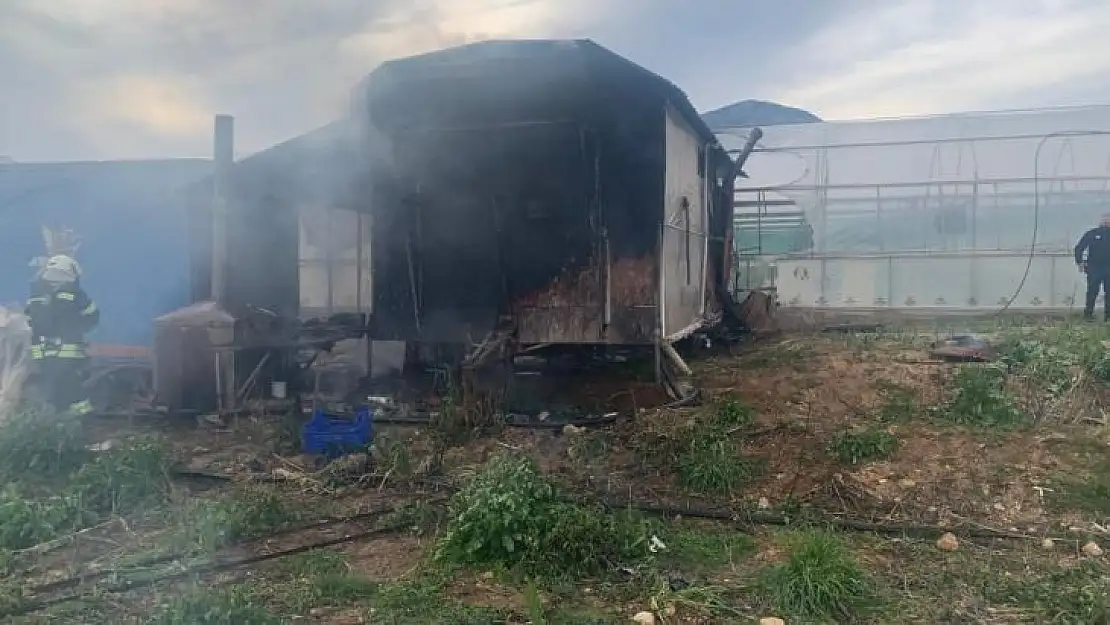 Seydikemer'de ahşap barakada çıkan yangında bir çocuk öldü