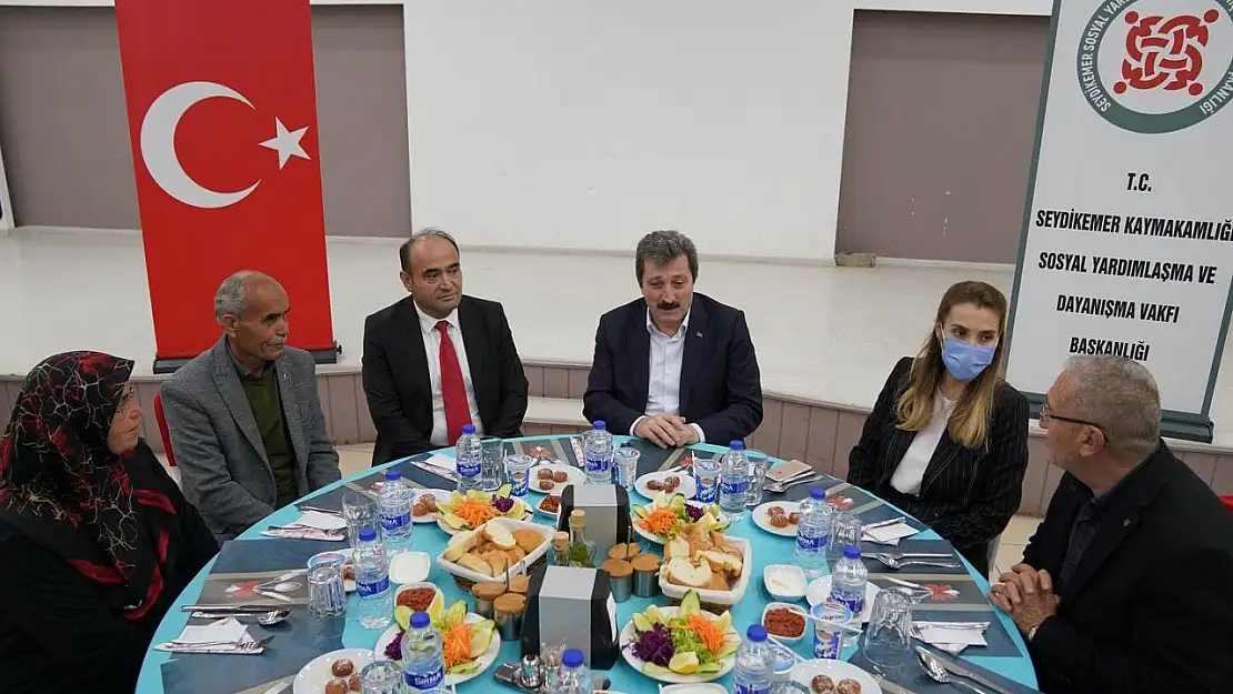 Seydikemer'de anlamlı iftar yemeği