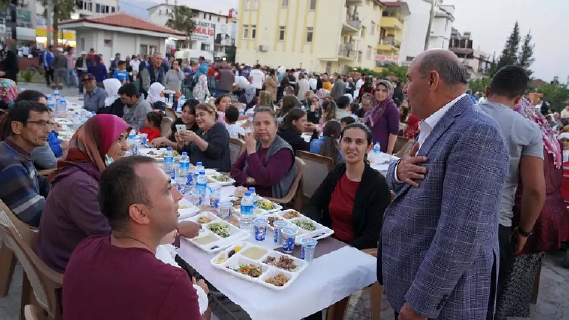 Seydikemer'de Kadir Gecesi iftarına yoğun katılım