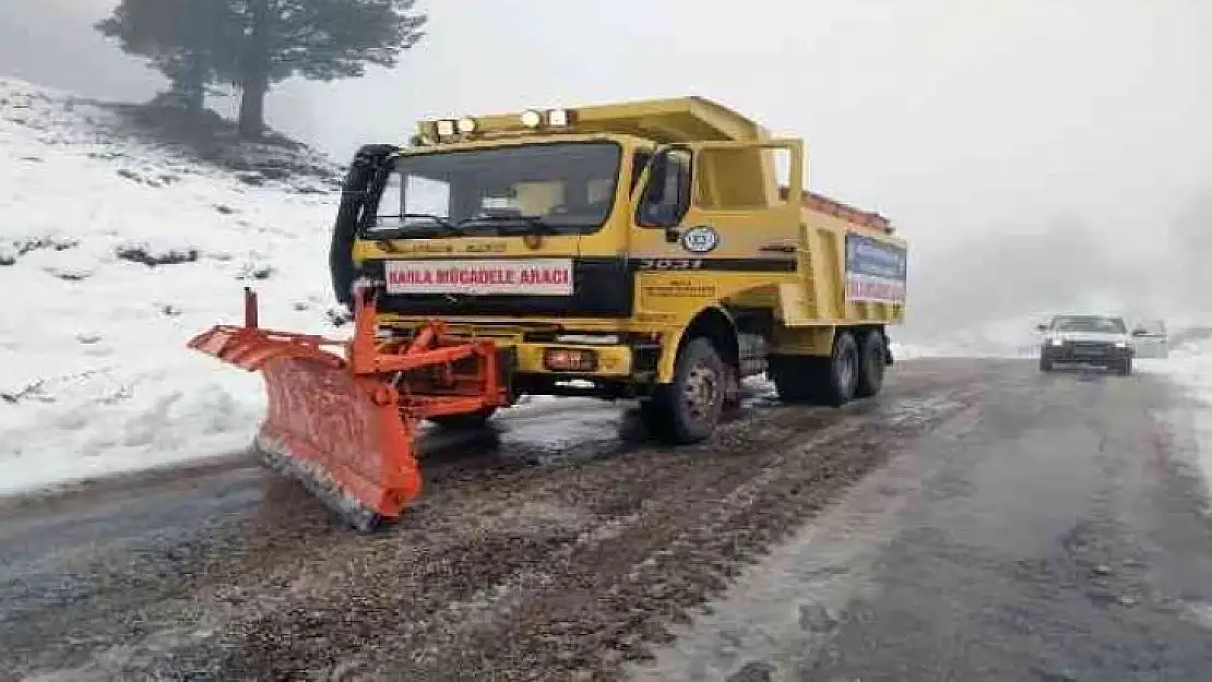 SEYDİKEMER'DE KARLA KAPLANAN YOLLAR AÇILDI