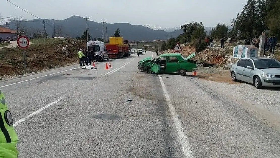 Seydikemer'de otomobil, tırla çarpıştı: 1 ölü