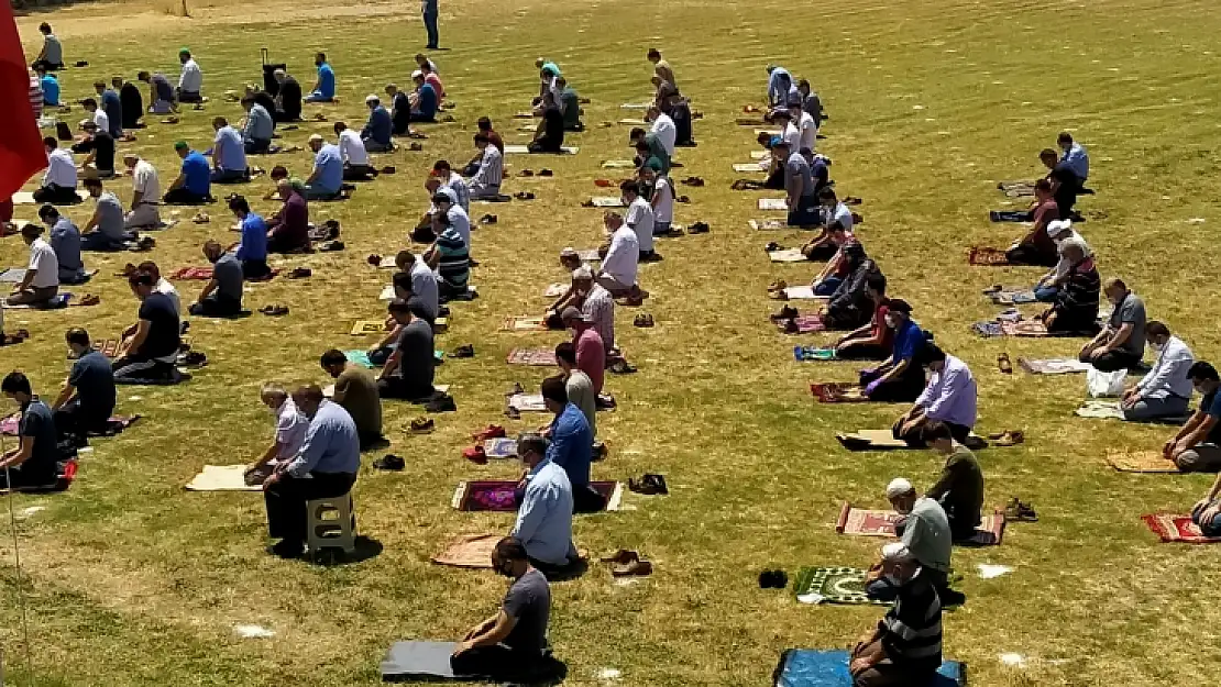 Seydikemer'de Uzun Bir Aradan Sonra İlk Cuma Namazı Kılındı