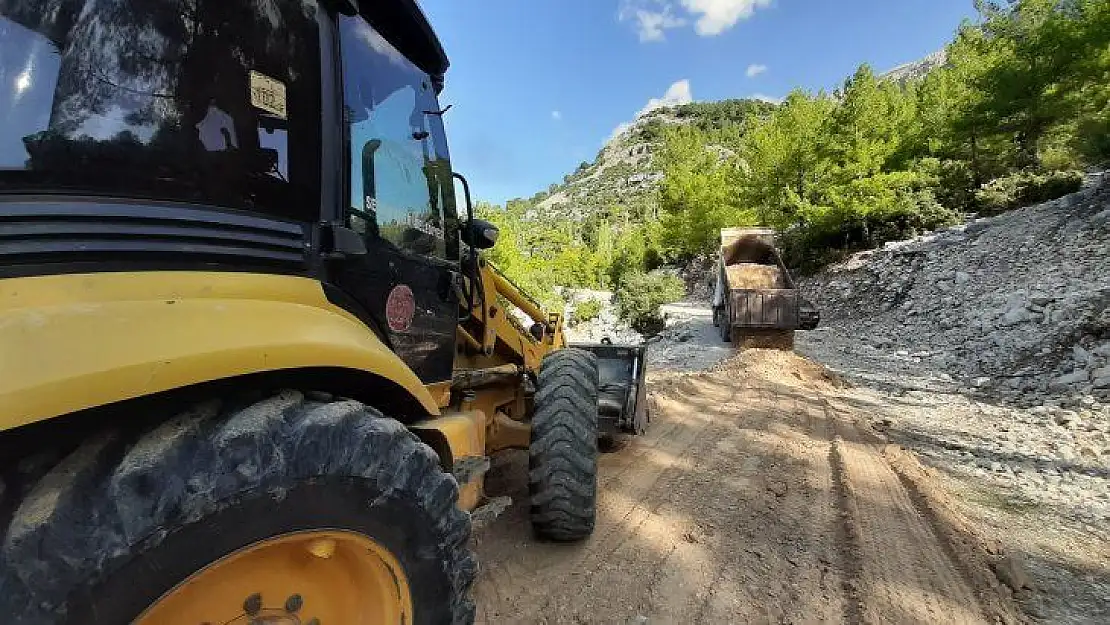 Seydikemer'de yollar bir bir yapılıyor