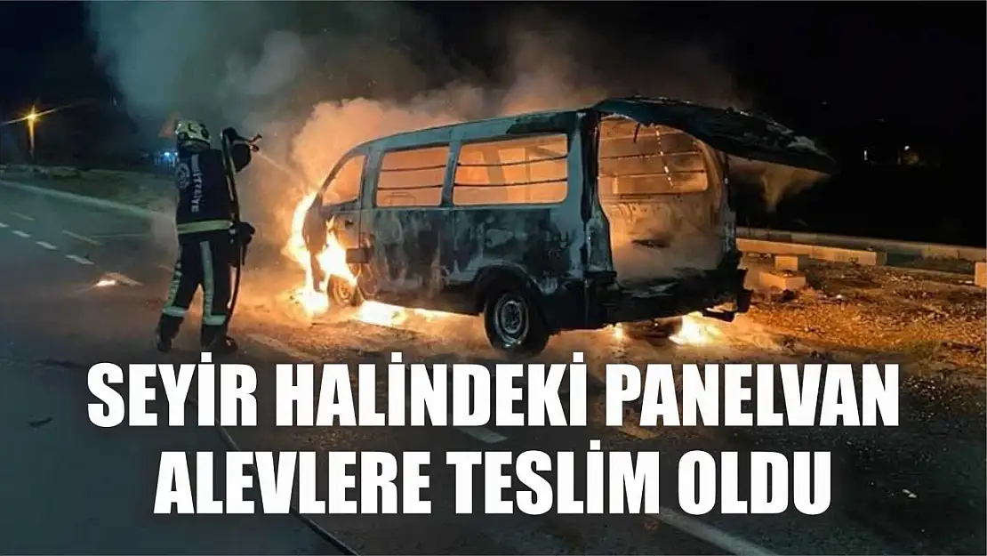 Seyir halindeki panelvan alevlere teslim oldu