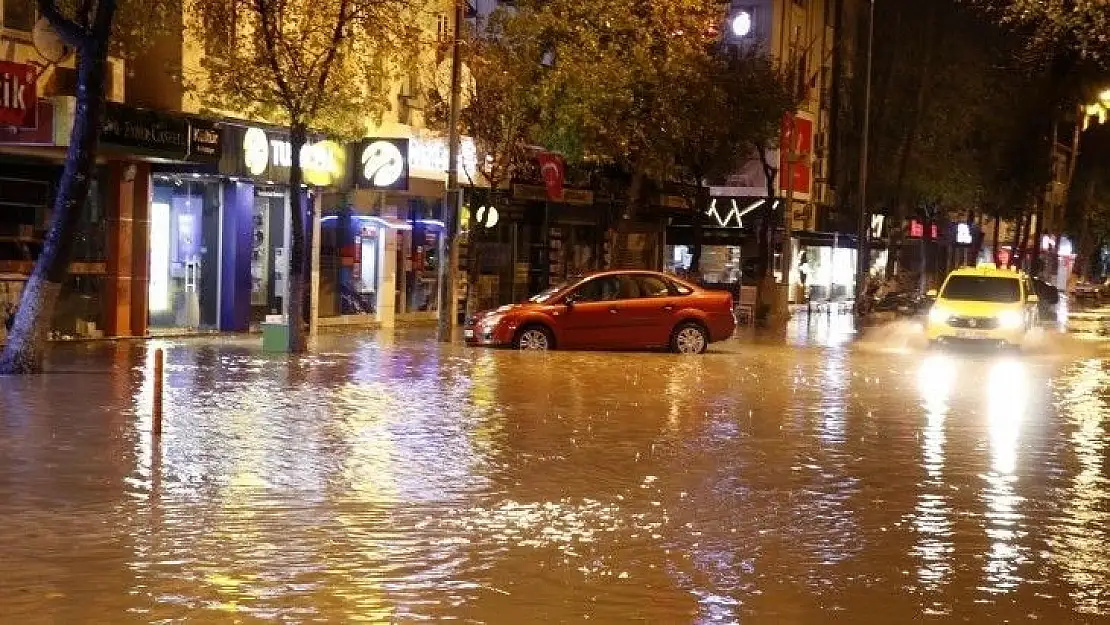 Şiddetli yağış Fethiye'yi olumsuz etkiledi