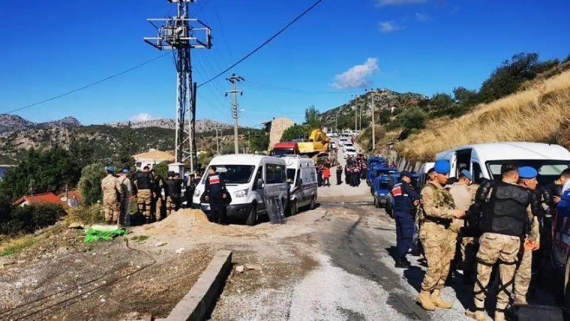 Söğüt'te yıkım ertelendi, ekipler Bozburun'a yöneldi