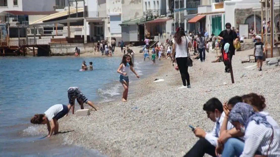 Sokağa çıkmayı tamamen yanlış anladılar, denize girdiler