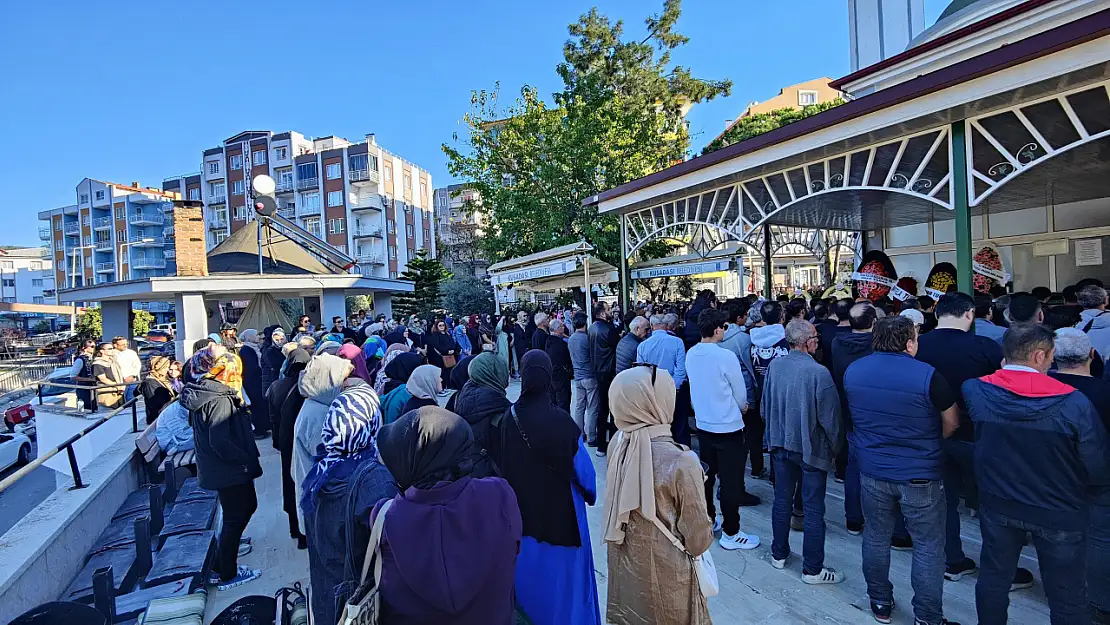 Sosyal Medya Fenomeni Parlak, gözyaşları içinde son yolculuğuna uğurlandı