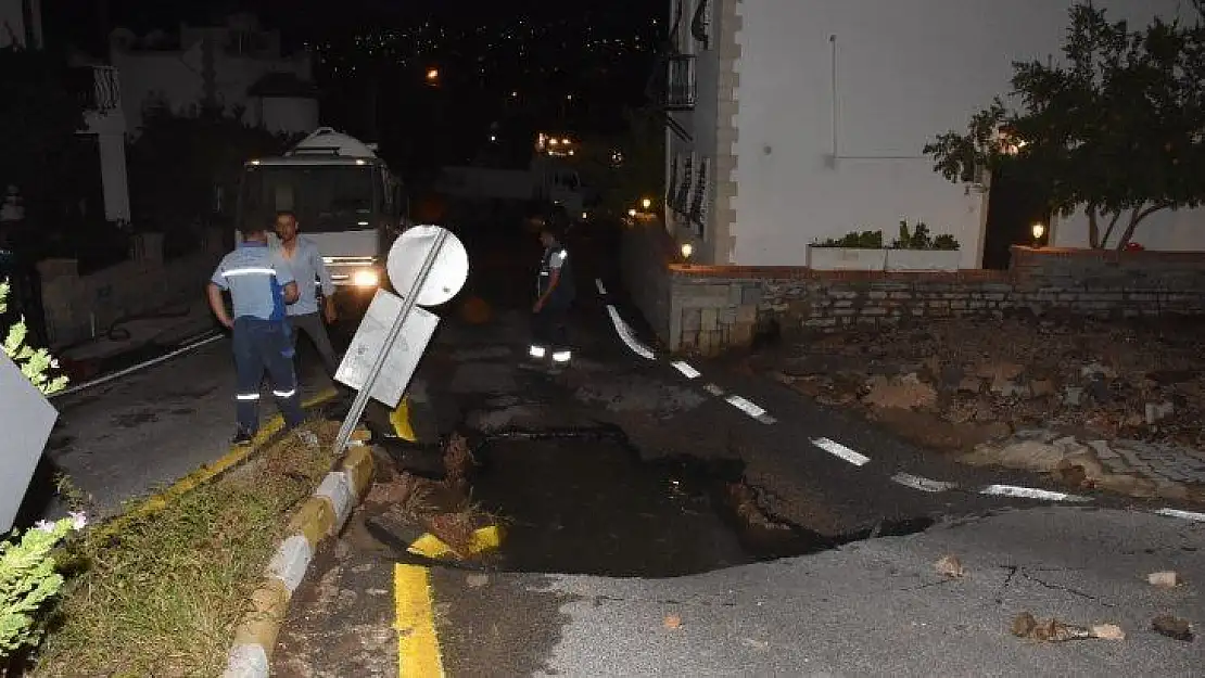 Su borusu bomba gibi patladı, ortalık savaş alanına döndü