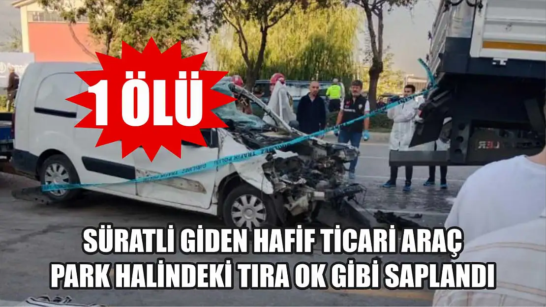 Süratli giden hafif ticari araç park halindeki tıra ok gibi saplandı: 1 ölü