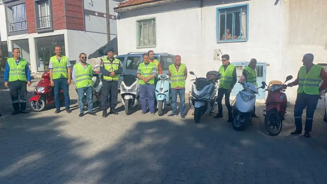 Sürücülere reflektif yelek hediye edildi