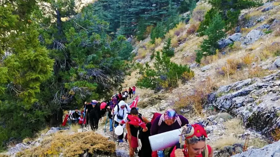 TABİAT KADINLARI'NDAN CUMHURİYET BAYRAMI YÜRÜYÜŞÜ