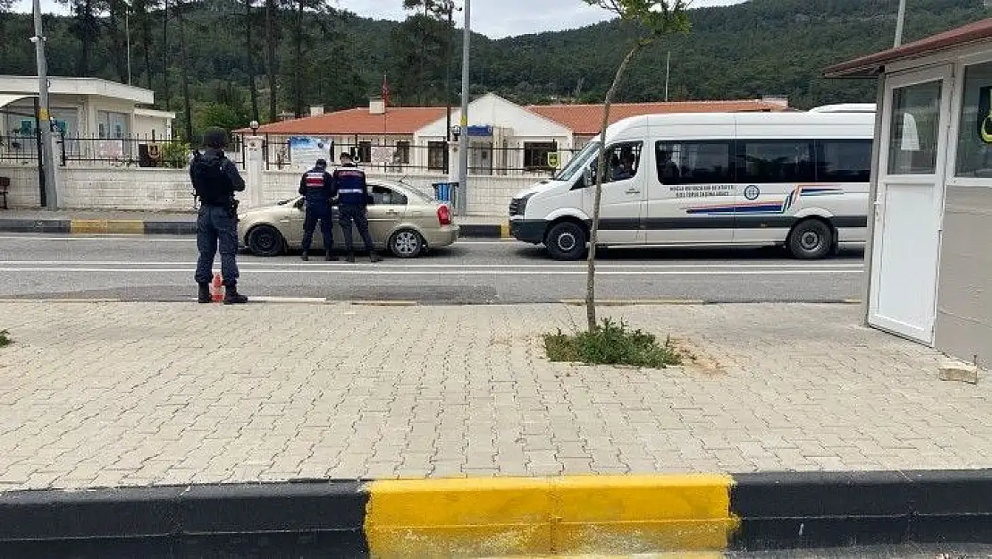 Tam kapanma öncesi Marmaris'e girişte denetimler sıkılaştı