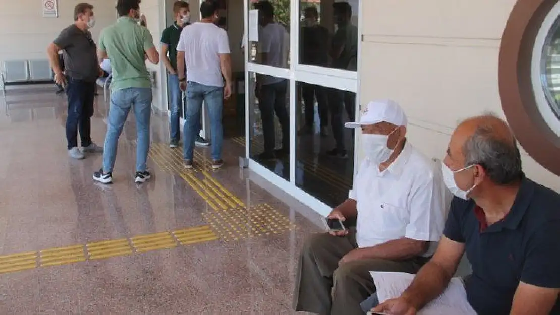 Tapu Müdürlüğü'nde yoğunluk yaşanıyor